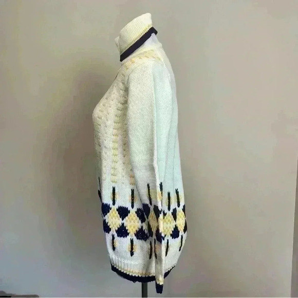 ‼️SALE‼️ 2/$25 NWT Vintage Turtleneck  Sweater - Picture 3 of 8
